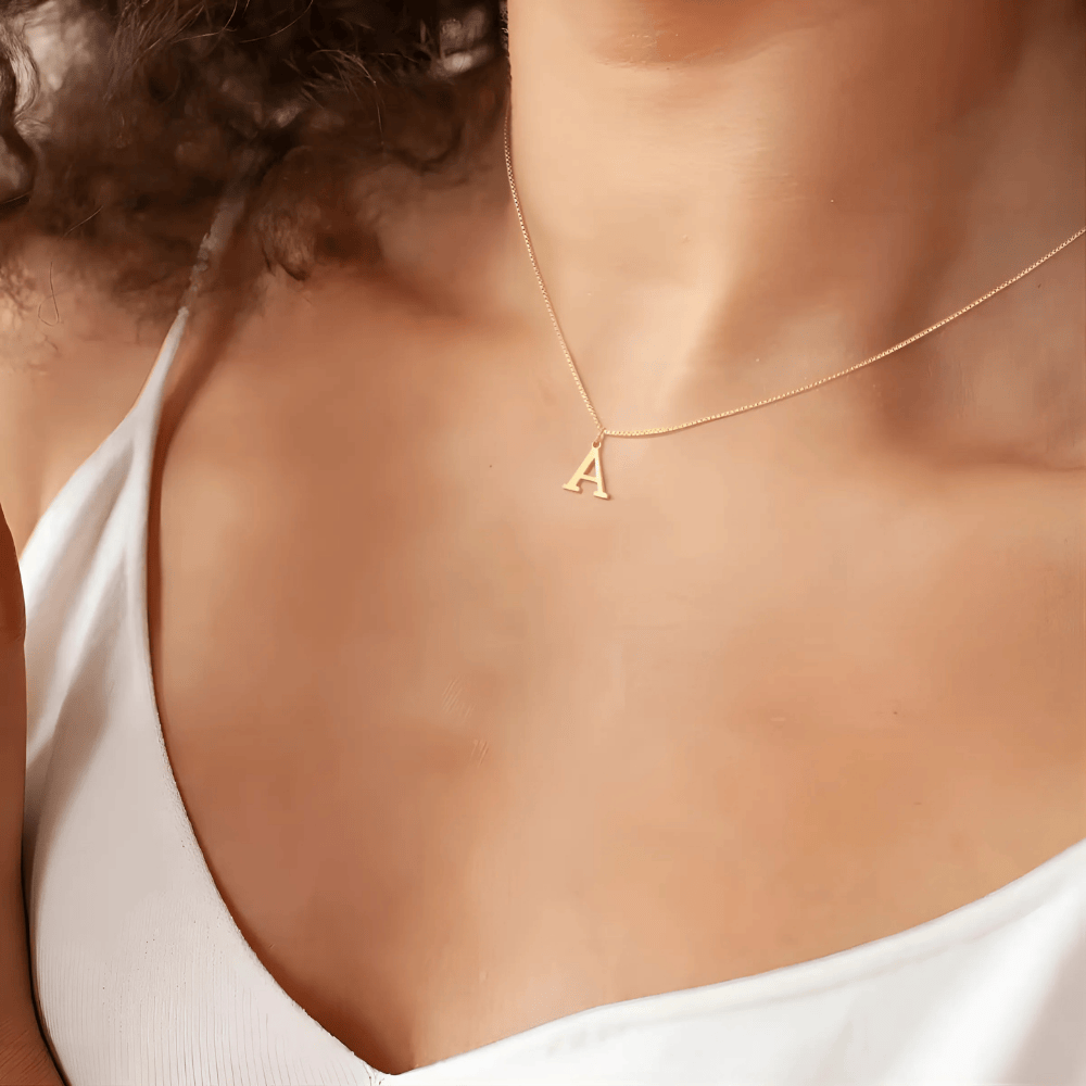 INITIALS Bokstavshalsband 18K - Jewelia